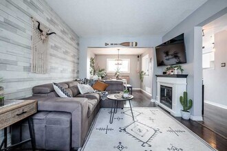 Perfect Blend of Style and Functionality! in Angus, ON - Building Photo - Building Photo