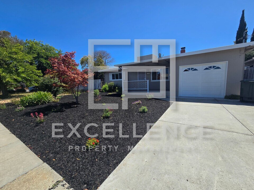 594 Kirk Ave in Sunnyvale, CA - Building Photo