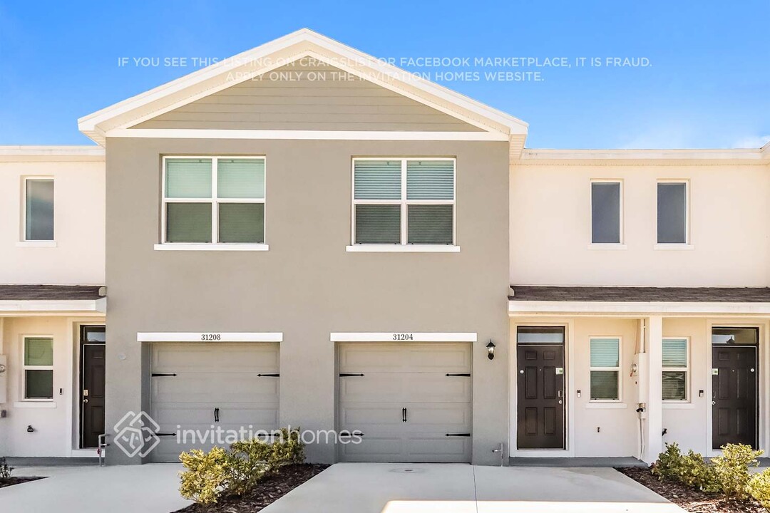 31204 Striped Maple Ln in Wesley Chapel, FL - Foto de edificio