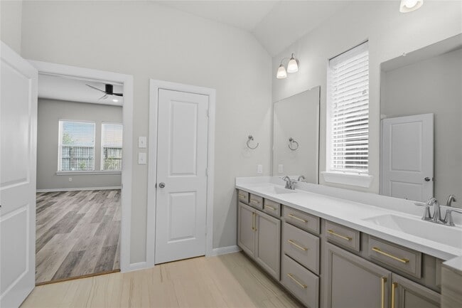 property at 2815 Torrey Pines Dr