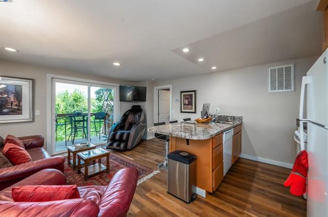 property at 20 Fairway Ln