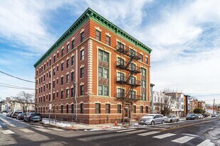 608 Bramhall Ave in Jersey City, NJ - Building Photo