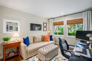 401 Onda in Newport Beach, CA - Building Photo