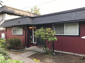 9552 Interlake Avenue North, Unit 9550A in Seattle, WA - Foto de edificio - Building Photo