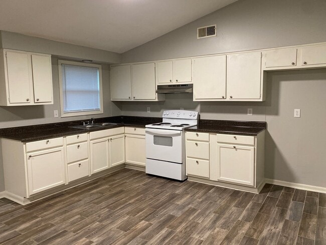 505 Pearson Dr in Jackson, TN - Foto de edificio - Building Photo