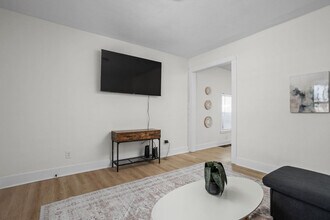 211 N Addison St in Indianapolis, IN - Building Photo - Building Photo