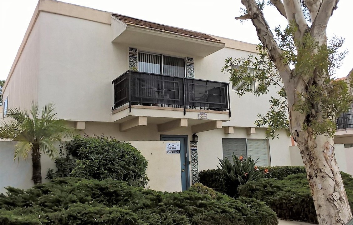 260 Ellwood Beach Dr in Goleta, CA - Building Photo