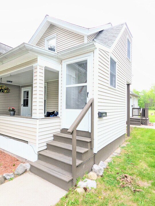 116 Cushing St, Unit UPPER in Fredonia, NY - Building Photo