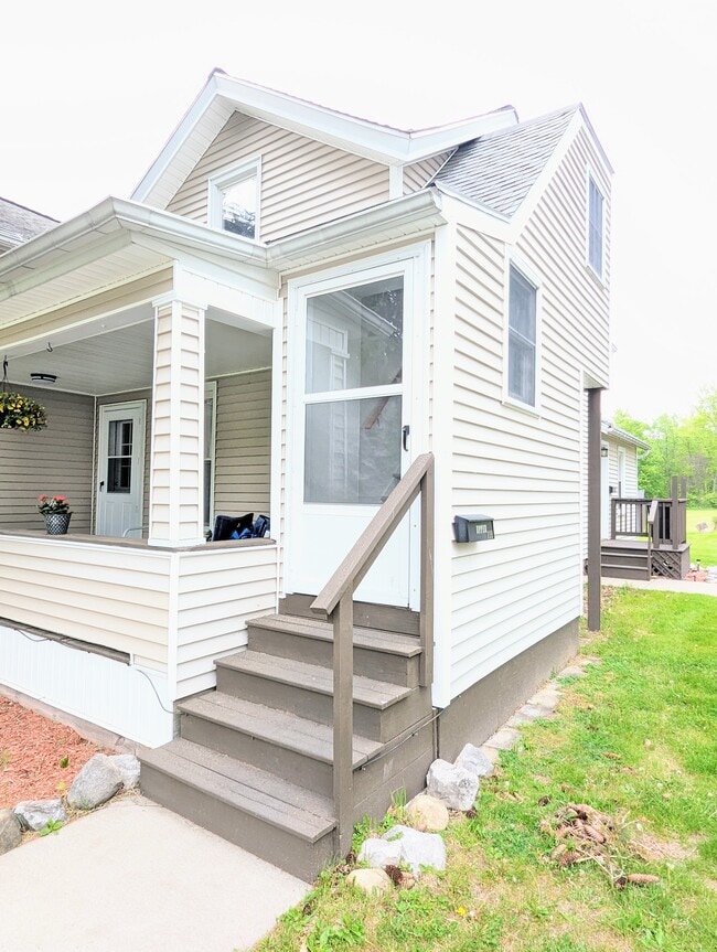 116 Cushing St, Unit UPPER