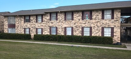 Kings Square in Dallas, TX - Building Photo - Building Photo