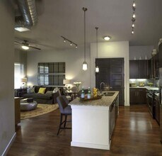 10200 Six Pines Dr in The Woodlands, TX - Building Photo - Building Photo
