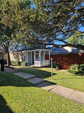 18127 Whispering Gables Ln in Dallas, TX - Building Photo - Building Photo