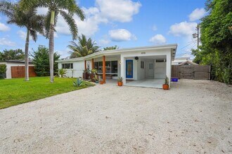 498 NE 5th Cir in Boca Raton, FL - Foto de edificio - Building Photo