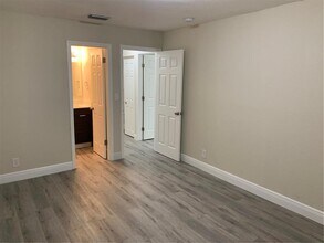 980 SW 76th Ave in North Lauderdale, FL - Building Photo - Building Photo