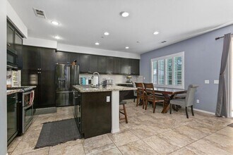 360 Calle Vela in San Marcos, CA - Building Photo - Building Photo
