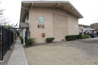 Huntington Townhomes in Richardson, TX - Foto de edificio - Building Photo