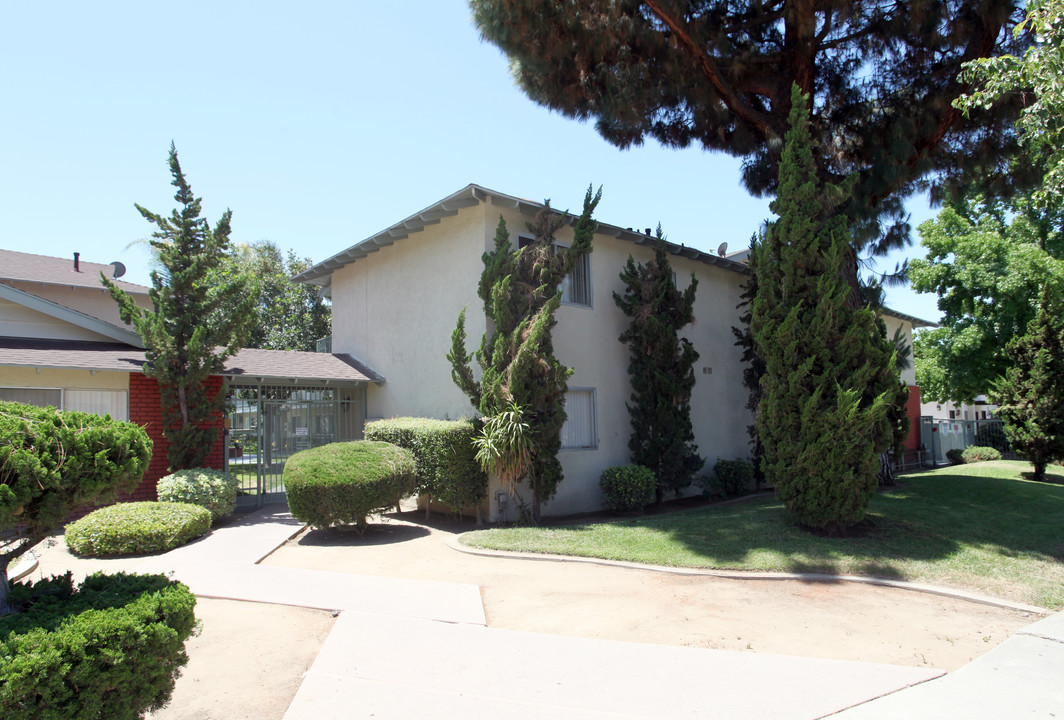 Glentana Apartments in Covina, CA - Building Photo