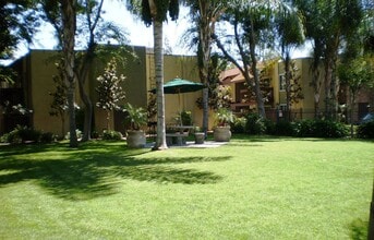 2881 Huntington Blvd in Fresno, CA - Building Photo - Building Photo