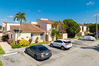 Oakview in Miami, FL - Foto de edificio - Building Photo