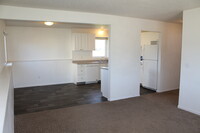 1121 Roosevelt St, Unit 1123 in Vermillion, SD - Building Photo - Building Photo