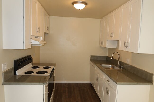 6665 Gloria Dr in Sacramento, CA - Building Photo - Building Photo