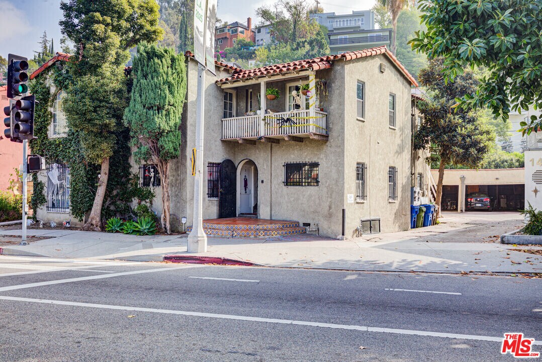 1492 Silver Lake Blvd in Los Angeles, CA - Building Photo