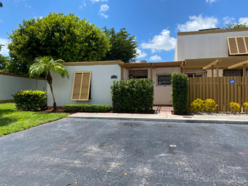 1724 SW 131st Pl Cir S in Miami, FL - Building Photo