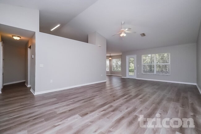 8 Matricaria Ct in Homosassa, FL - Foto de edificio - Building Photo