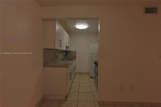 7230 Fairway Dr, Unit F15 in Miami Lakes, FL - Building Photo - Building Photo