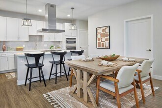 Heritage Spy Ring Golf Club in South Setauket, NY - Foto de edificio - Building Photo