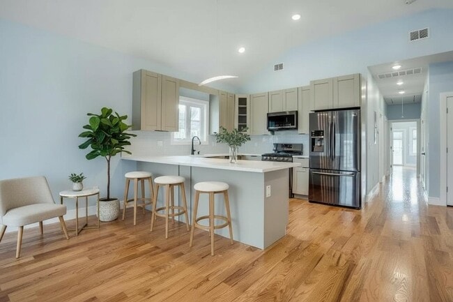 251 Manhattan Ave in Jersey City, NJ - Building Photo - Building Photo