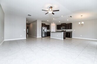 5423 Rainwood Meadows Dr in Ruskin, FL - Foto de edificio - Building Photo