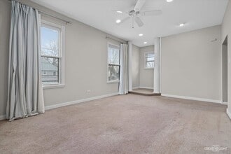 217 Washburn St, Unit UPPER in Elgin, IL - Foto de edificio - Building Photo