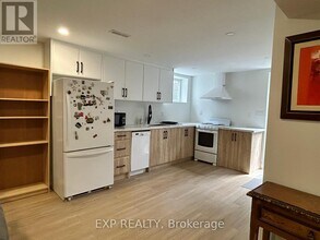 1596 Maple Ridge Dr in Mississauga, ON - Building Photo - Building Photo