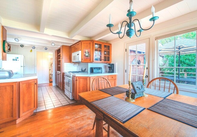 2381 San Antonio Ave in Carmel By The Sea, CA - Building Photo - Building Photo