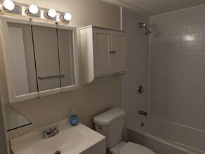 29 Woodbine St, Unit 12 in Pawtucket, RI - Foto de edificio - Building Photo