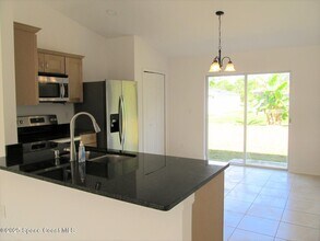 551 Poplar St SE in Palm Bay, FL - Building Photo - Building Photo