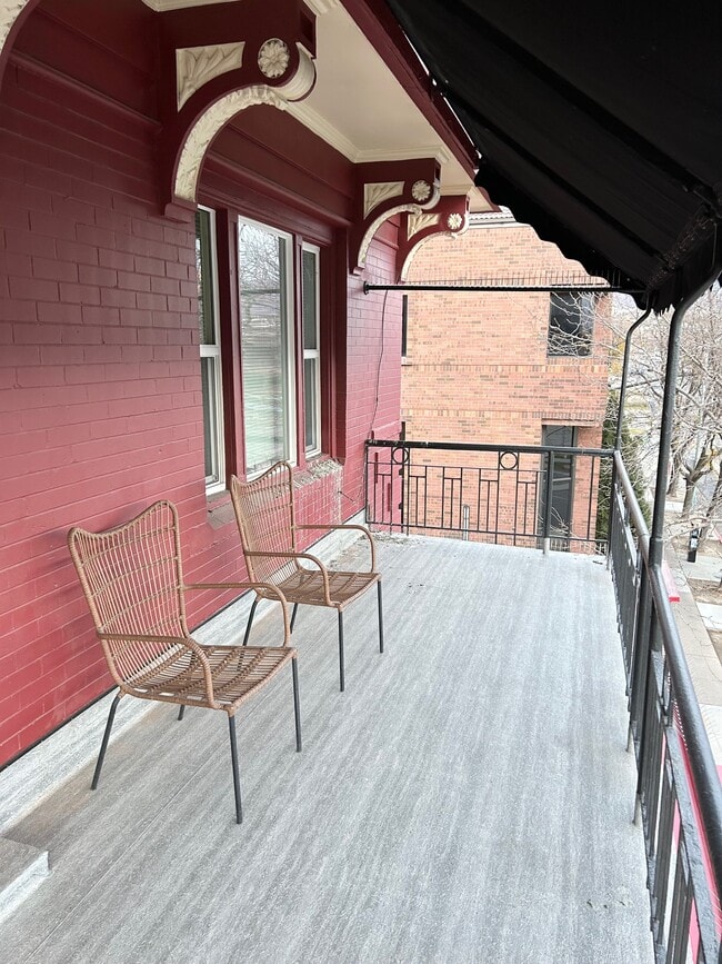 251 E Broadway, Unit 401