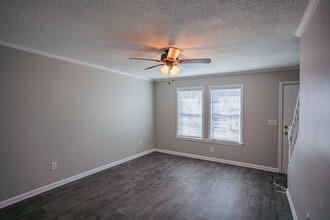 Woodland Manor Condominiums in Columbia, TN - Foto de edificio - Interior Photo