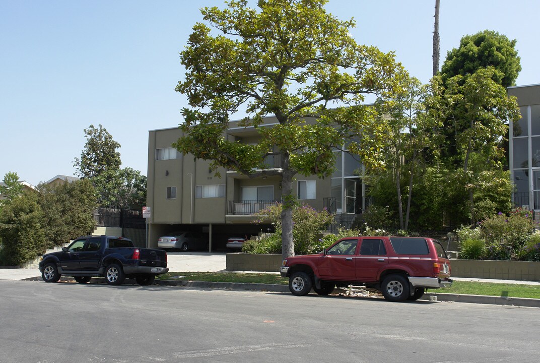 5032 Maplewood Ave in Los Angeles, CA - Building Photo