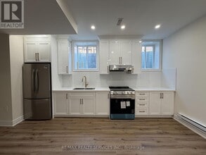 3461 Mosley Gate in Oakville, ON - Building Photo - Building Photo