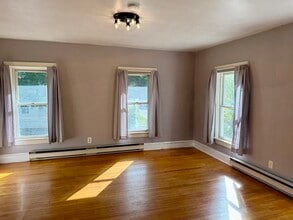 90 Oak St, Unit 2 in Plattsburgh, NY - Building Photo - Building Photo