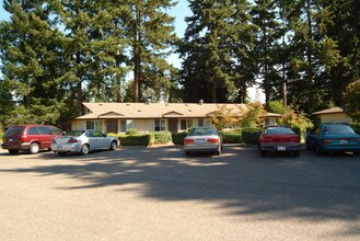 Forest Hills Apartments in Puyallup, WA - Building Photo - Building Photo