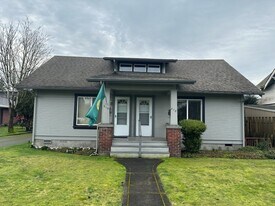 318 5th Ave NW in Puyallup, WA - Building Photo