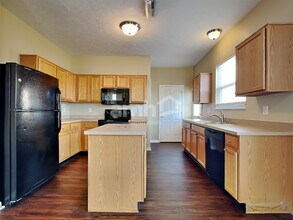 12134 Carriage Stone Dr in Fishers, IN - Building Photo - Building Photo