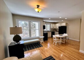 4 Evergreen Dr, Unit 4 Evergreen Dr in Falmouth, ME - Building Photo