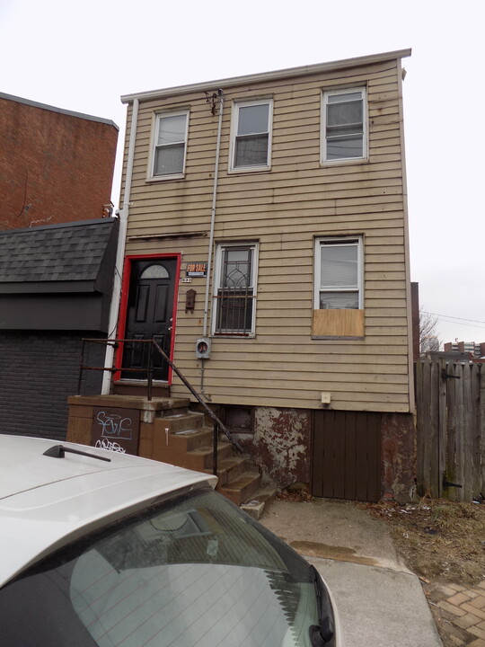 633 Foreland St in Pittsburgh, PA - Building Photo