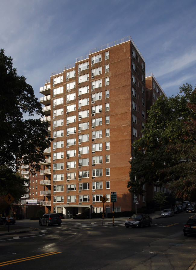 The Imperial Apartments in Riverdale, NY - Building Photo - Building Photo