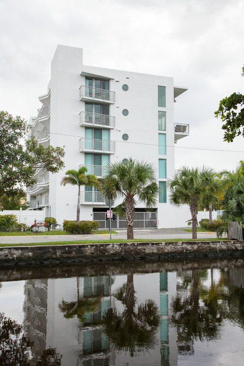 Chateau Wein in Fort Lauderdale, FL - Building Photo