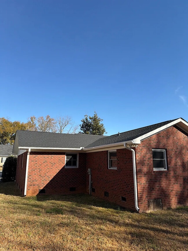 Room in House on Lucky Ct in Rock Hill, SC - Building Photo - Building Photo